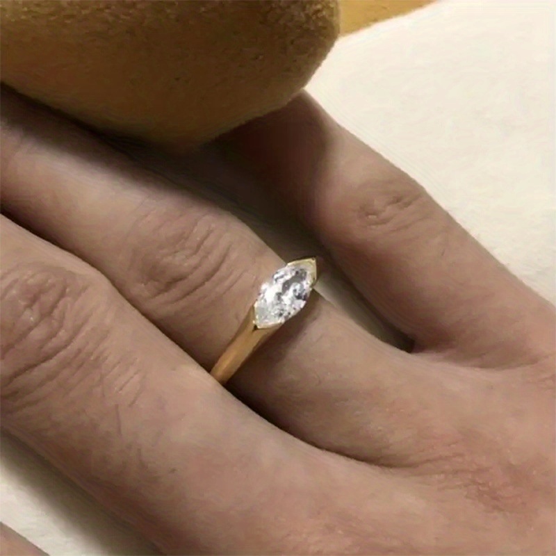 Leaf Shaped Zirconia Ring for Women - Ideal for Engagement Wedding Anniversary